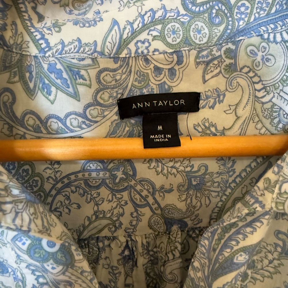 Ann Taylor| flowy Blouse| size M | boho, workwear - Picture 3 of 7